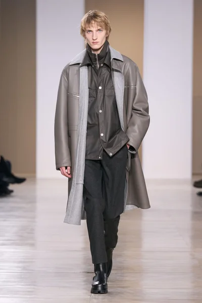 Look 8